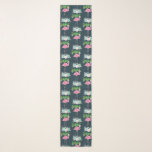 Pink Flamingo Palmen und Blumensukkulturen Schal<br><div class="desc">Ein Schal mit wiederholter Darstellung eines rosa Flamingo,  stehend auf einem Blumenbeet mit sukkulenten Blume mit grünen Palmen,  die im Rücken schweben. Tropisch und hübsch. Der Hintergrund ist dunkelblau.</div>