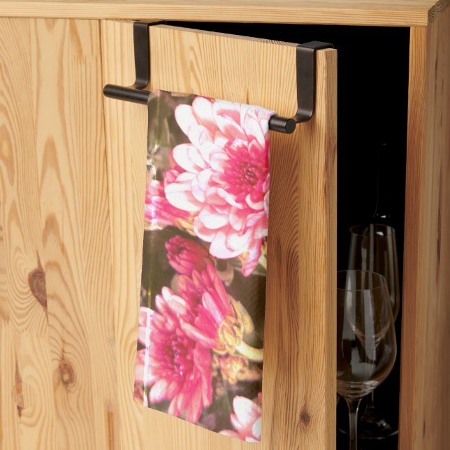 Pink Floral Bloom Pattern – Soft Botanical Design Geschirrtuch (Drittel gefaltet)