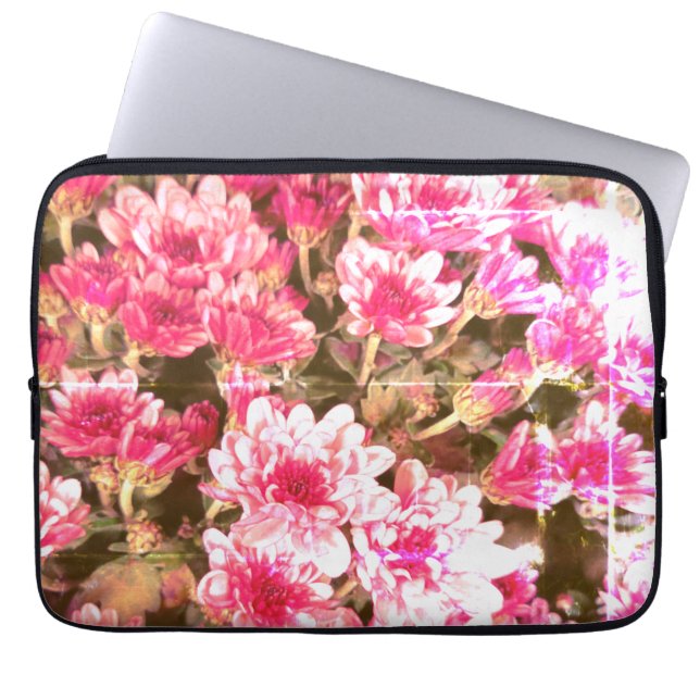 Pink Floral Bloom Pattern – Soft Botanical Design Laptopschutzhülle (Vorderseite)