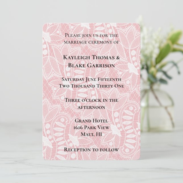 Pink Floral Lace Wedding Einladung (Stehend Vorderseite)