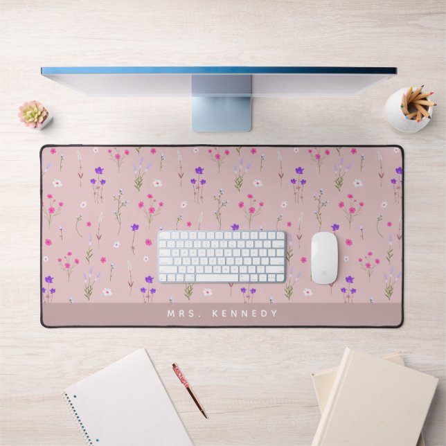 Pink Floral Wildblume Muster Trendy Teacher Schreibtischunterlage (Büro 1)