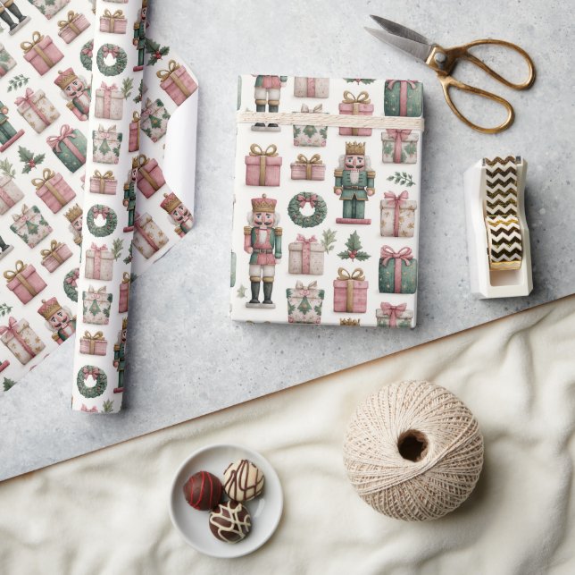 Pink Geschenke mit Holiday Nutcracker Geschenkpapier (Kunsthandwerk)