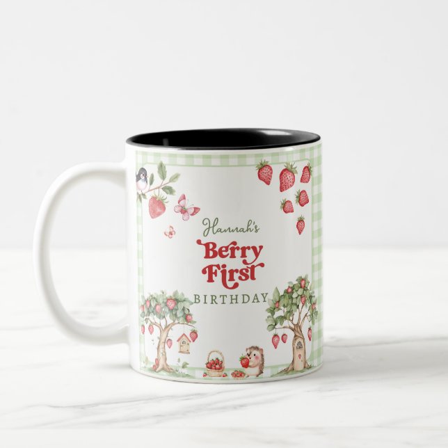 Pink Gingham Berry First Strawberry 1st Birthday Zweifarbige Tasse (Links)