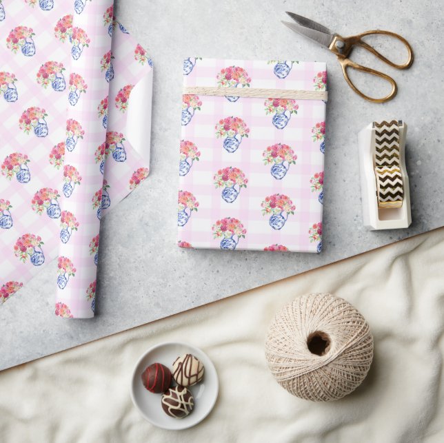 Pink Gingham Blue Floral Chinoisserie Geschenkpapier (Kunsthandwerk)