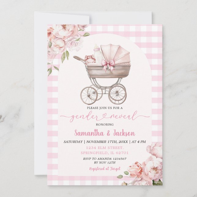Pink Gingham Floral Baby Carriage Gender Reveal Einladung (Vorderseite)