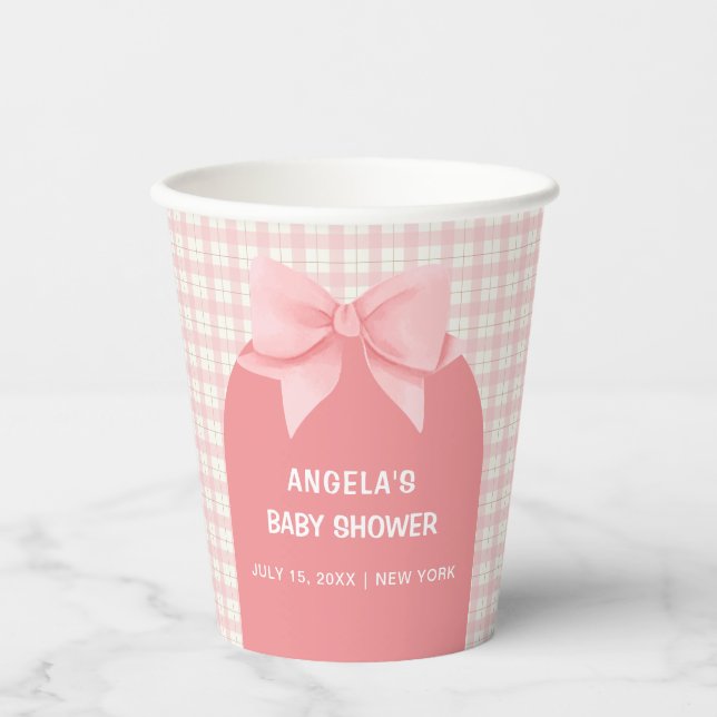 Pink Gingham Kariert Arch Bow Baby Dusche Pappbecher (Vorderseite)