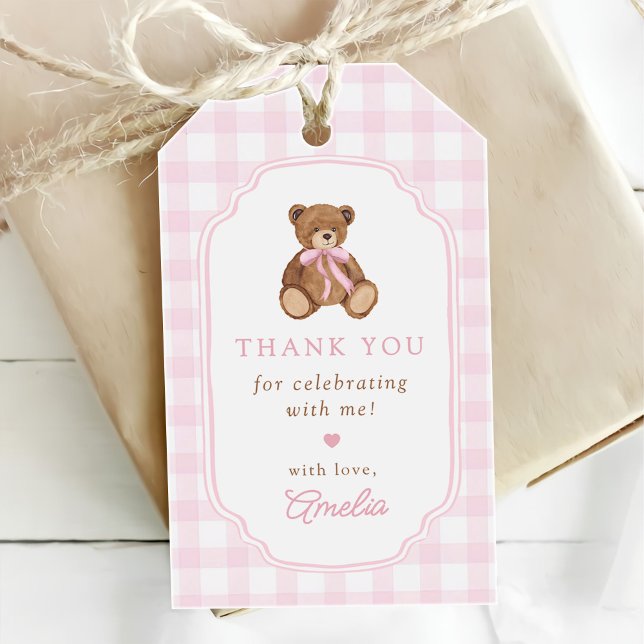 Pink Gingham Teddy Bear Beary First Birthday Geschenkanhänger (Von Creator hochgeladen)
