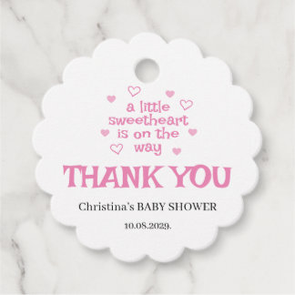  Pink Girl Baby Shower Scalloped Geschenkanhänger