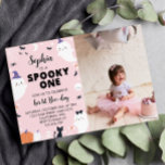 Pink Girl Spooky One Ghost 1. Geburtstag Einladung<br><div class="desc">Unser pinkfarbenes Girl-Geburtstagsgeschenk ist der ideale Weg, um Freunde und Familie zu Ihrem Party einzuladen. Das Design bietet ein Aquarellmotiv mit viel Platz für alle wichtigen Details wie Datum, Uhrzeit und Position des Party. Ideal für jedes Alter, Geschlecht und Thema des Party, es wird sicher sein, Ihre Gäste zu beeindrucken...</div>