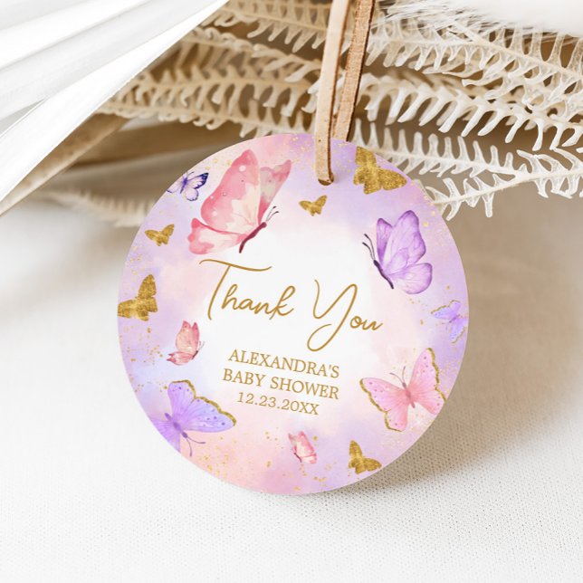 Pink Gold Lila Butterfly Baby Dusche Geschenkanhänger (Pink Gold Purple Butterfly Baby Shower Round Favor Tags)
