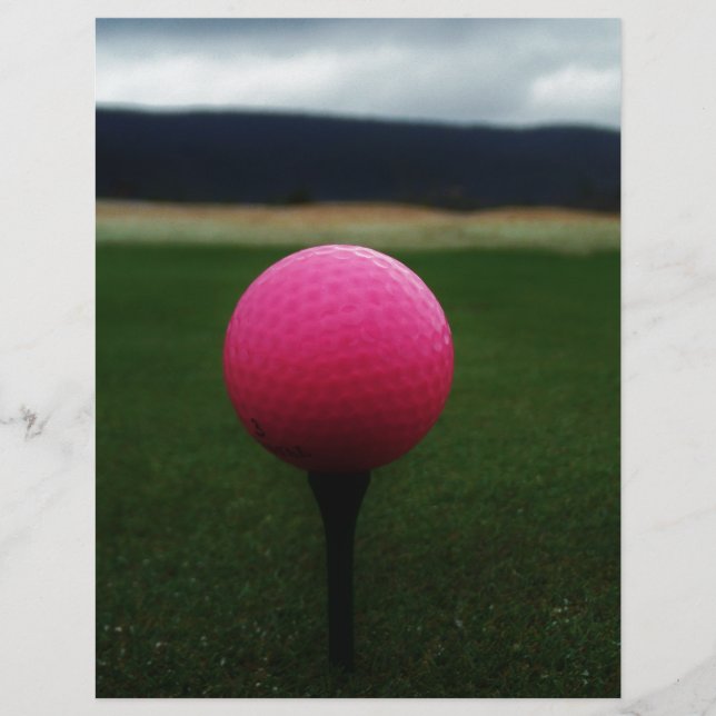 Pink Golf Ball auf dem Golfplatz (Vorderseite)