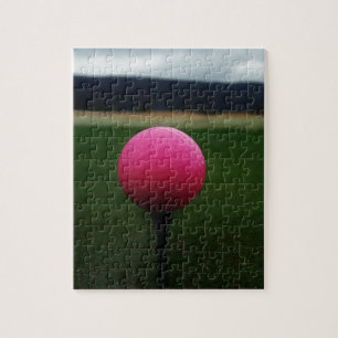 Pink Golf Ball auf dem Golfplatz