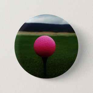 Pink Golf Ball auf dem Golfplatz Button