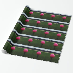 Pink Golf Ball auf dem Golfplatz Geschenkpapier