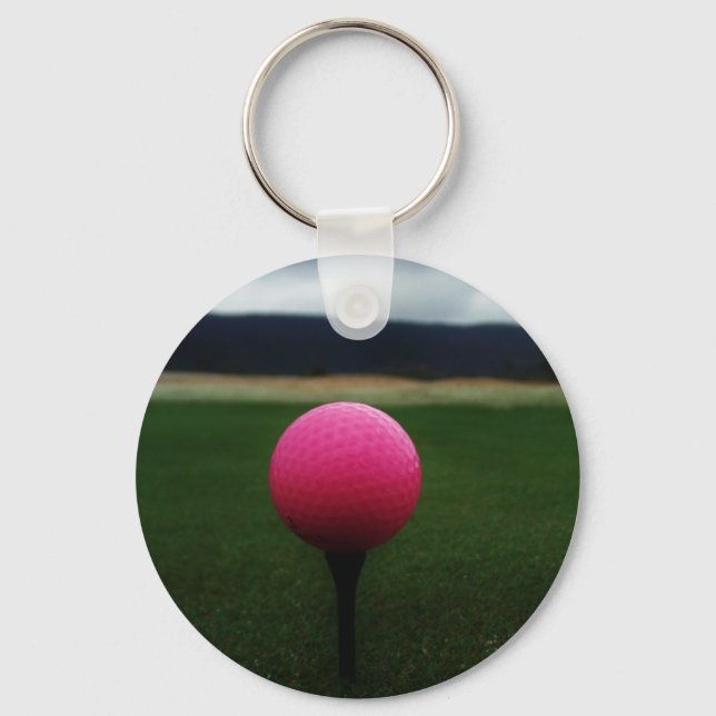 Pink Golf Ball auf dem Golfplatz Schlüsselanhänger (Vorderseite)