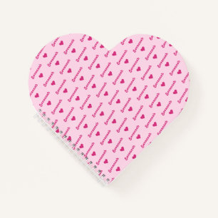 Pink Heart Notebook mit wiederholtem Namen und Her Notizbuch
