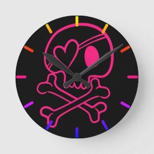 Pink Heart Skull and Crossbones Runde Wanduhr
