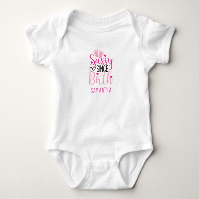 Pink Hearts Baby Footprints Sassy seit der Geburt  Baby Strampler (Vorderseite)