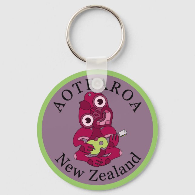 Pink Hei Tiki spielt ukelele Schlüsselanhänger (Vorderseite)