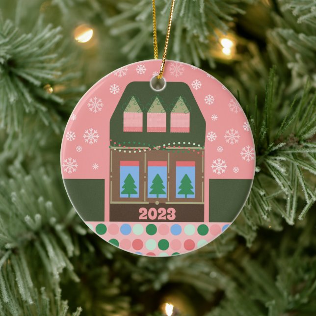 Pink Holiday Village Keramik Ornament (Baum)