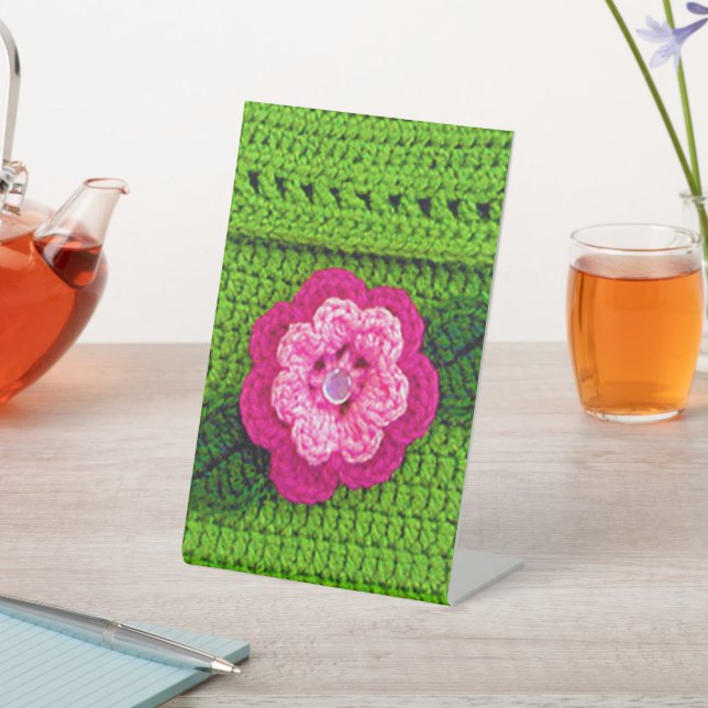 Pink Hues Blume Green Leaf Designer Crochet Print Sockelschild (In SItu)