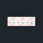 Pink Iconic Atomic Sternexplosionen Stretched Lein Leinwanddruck<br><div class="desc">Dieses rosa Iconic Atomic Sternexplosionen Stretched Canvas Print Muster verfügt über die ikonischen atomaren Sternexplosionen. Das ist richtig! Die alte Schule, First Lady Pink farbener Hintergrund mit goldenen Fesseln ist der perfekte Hintergrund für die lebendigen türkisfarbenen, beruhigenden Sellerie und kitschigen Birnen grünen Kreise. Die Farbflecken sind sporadisch in verschiedenen Größen...</div>