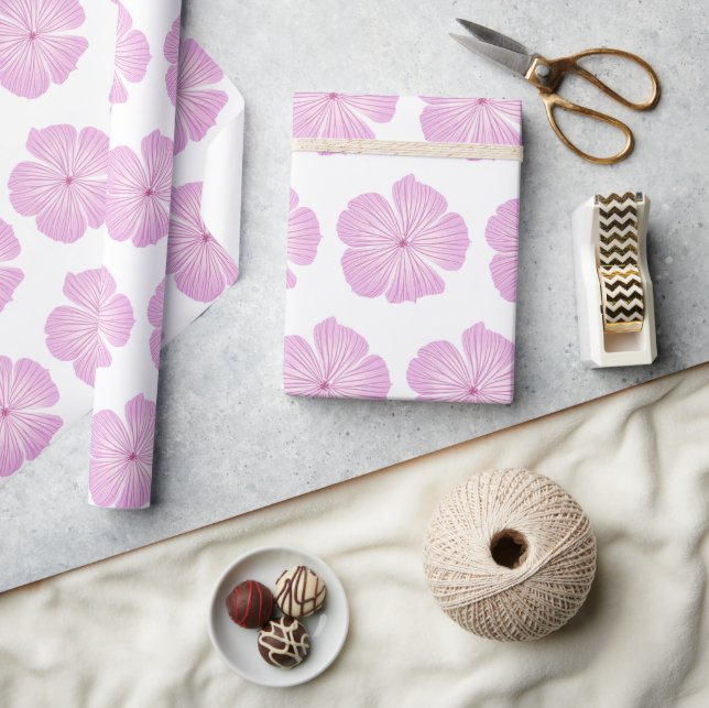 Pink Lavatera Blume blüht auf Weiß Geschenkpapier (Kunsthandwerk)