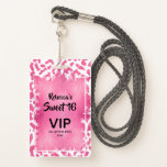 Pink Leopard Sweet 16. Geburtstag Einladender VIP  Ausweis<br><div class="desc">Eine elegante Rosa-Imitat-Folie überlagert ein wildrosa-weißes Leopardenmuster auf diesem 16 . Geburtstag Geburtstagsparty-VIP-Pass,  der auf einem einzigartigen Kunststoff-Abzeichen gedruckt ist - mit oder ohne Lanyard. PASSENDE Artikel in unserer Sammlung.</div>