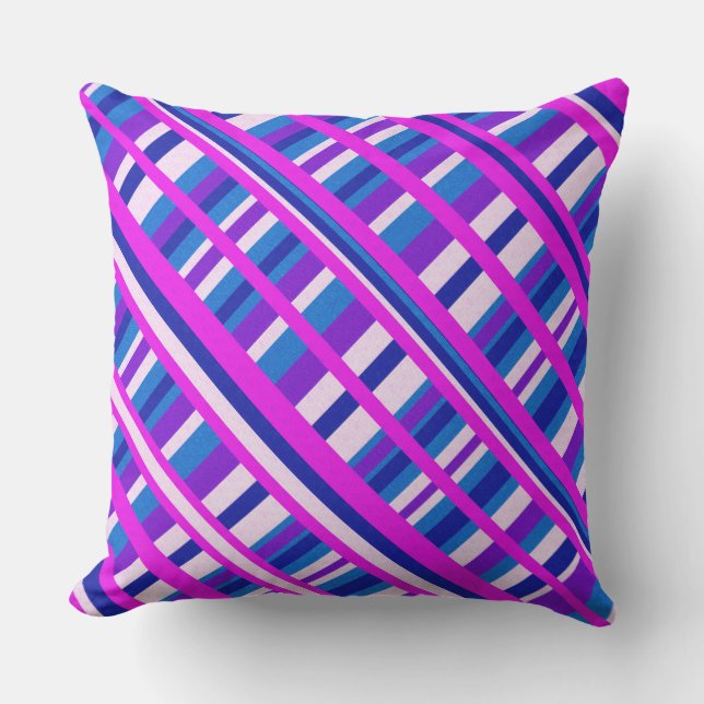 Pink Lila Blue Kariert Diagonal Kissen Für Draußen (Vorderseite)