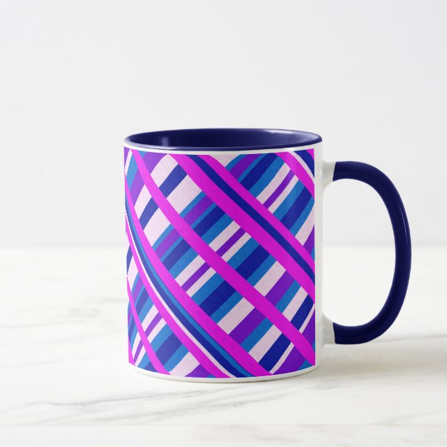 Pink Lila Blue Kariert Diagonal Tasse (Rechts)