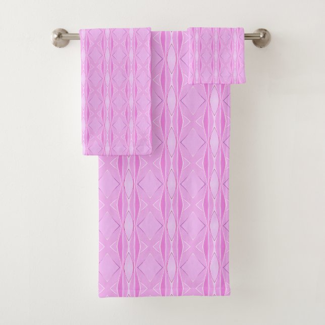 Pink Lilac und Magenta Diamond Geometric Badhandtuch Set (Insitu)