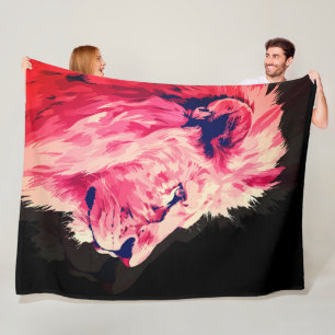 Pink Lion Majestät auf schwarzer Leinwand Fleecedecke