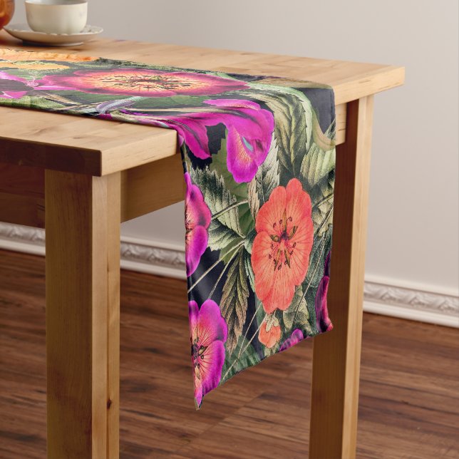 Pink Meadow Floral Kurzer Tischläufer (Beispiel)