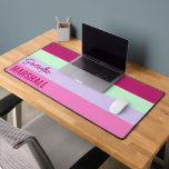 Pink Minze Green Lila Stripes Muster Name Schreibtischunterlage<br><div class="desc">Fügen Sie dem Arbeitsbereich eine personalisierte Touch mit der Schreibfläche für den Schreibtisch "Rosa", "Mint Green" und "Lila Stripes" hinzu. Mit einem stilvollen gestreiften Design in lebhaften Farben bietet diese Matte eine glatte Oberfläche für Tastatur und Maus und verbessert Ihren Schreibtisch mit einem modernen Look. Passen Sie ihn mit einem...</div>