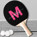 Pink Modern Script Name Monogram Tischtennis Schläger<br><div class="desc">Erstellen Sie Ihre eigene Personalisierte Schwarz-Rosa-Moderne Skriptbezeichnung Monogram Ping Pong Paddle Paddle. Dieses schicke Pingpongpaddel ist mit einem eleganten Monogramm auf der Vorderseite ausgestattet, mit einem flachen, rosa Initial auf einem schwarzen Hintergrund, gepaart mit einem klassischen weißen Skriptnamen für eine personalisierte Touch. Die Rückseite ist schlicht schwarz, aber für ein...</div>