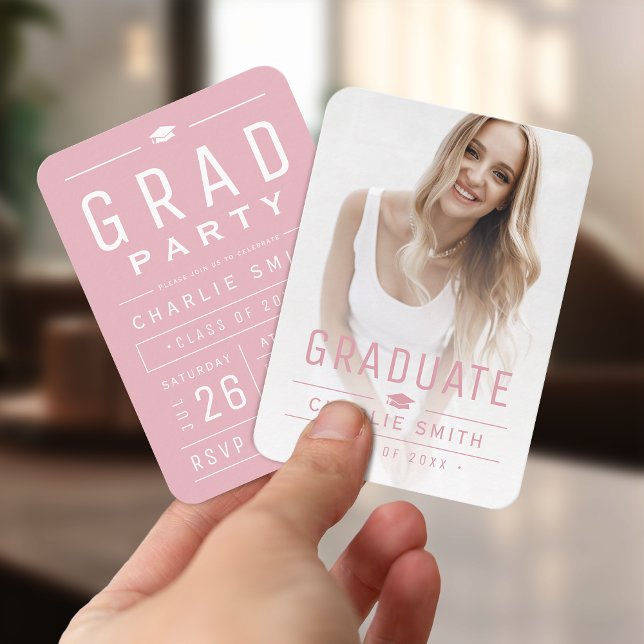 Pink Modern Typografy Foto Abschluss Einladung (Pink Modern Typography Photo Graduation Invite)