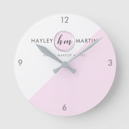 Pink Monogram Style Custom Logo Runde Wanduhr