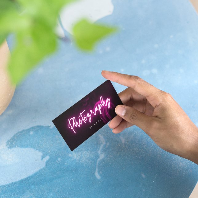 Pink Neon & Smoke Fotoschrift Visitenkarte (Von Creator hochgeladen)