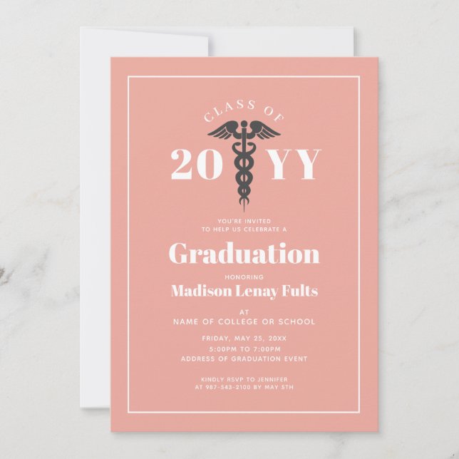 Pink Nurse Graduate Moderne Minimalistische Dusty- Einladung (Vorderseite)