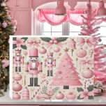 Pink Nutcracker Holzkisten Schild<br><div class="desc">Verwandeln Sie Ihre Zuhause- oder Bürodekoration mit diesem köstlichen Pink Nutcracker Weihnachtsgeschenk aus Holz. Dieses Schild mit seinem zauberhaften pastellrosa Design mit Nussknackern, einem Weihnachtsbaum, Bonbons, Ziergegenständen, Bögen und Blumenakzenten bringt in jedem Raum eine charmante und festliche Touch. Ideal für Weihnachtsfeiern oder als ganzjähriges Statement für diejenigen, die eine einzigartige...</div>