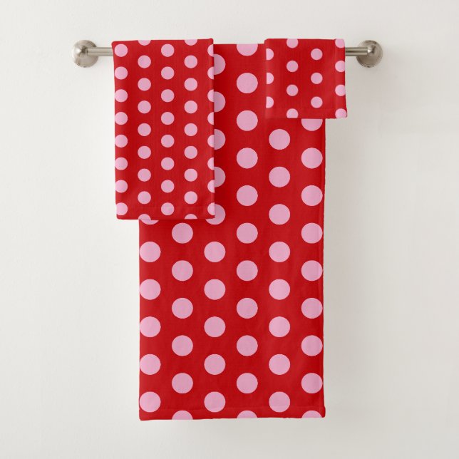 Pink on Red Polka Dots  Badhandtuch Set (Insitu)