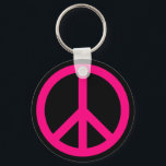 Pink Peace Sign Schlüsselanhänger<br><div class="desc">Ein rosa Rose-Friedenssymbol vor schwarzem Hintergrund.</div>