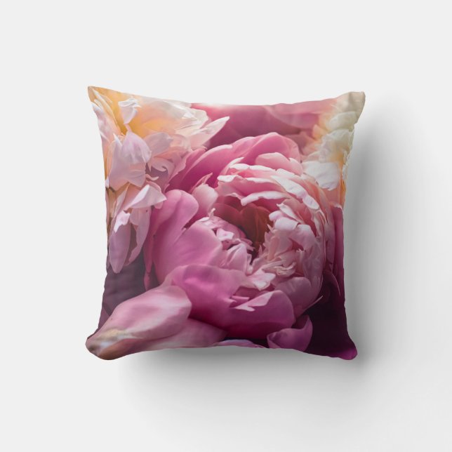 Pink Peonies: Luxuriöse florale Kunst. Kissen (Vorderseite)