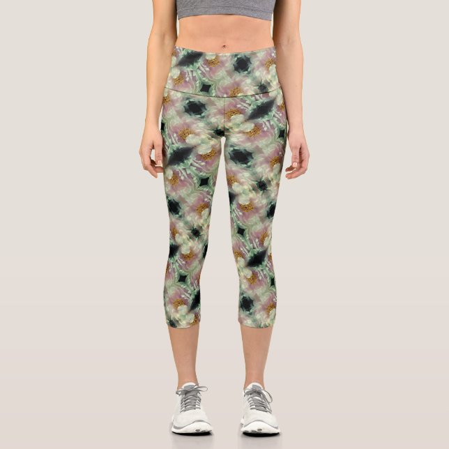 Pink Peony Blume Center Pattern Capri Leggings (Vorderseite)