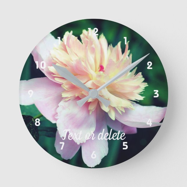 Pink Peony Blume in Blüte Nah Personalisiert Runde Wanduhr (Vorderseite)