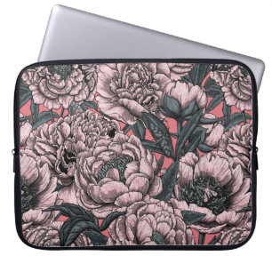 Pink peony flowers and moths laptopschutzhülle