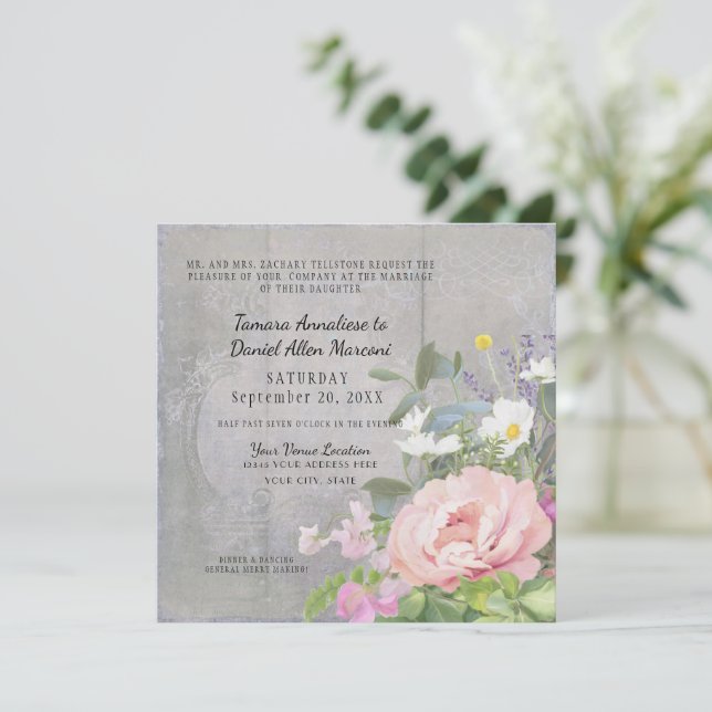 Pink Peony Wild Daisy Blume Gray Rustic Wood  Einladung (Stehend Vorderseite)