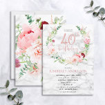 Pink Peony Wreath Rose Goldmarmor Typografie 40. Einladung<br><div class="desc">Nimmt mein bisher beliebtes Design auf, diese wunderbare Geburtstagseinladung enthält die schönsten Aquarellfloralen, die ich je gesehen habe - so realistisch, dass sie wie Fotos aussehen! Ein Kranz aus rosa Bäuche und Aschelbäumen, Dahlien, Alliumbällen, Eukalyptuszweigen und ein zartes burgundisches Chrysanthemum umschließen eine Rose-Goldfolie aus Imitaten mit handgeschriebenen Schriften, die auf...</div>