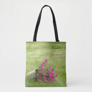 Pink Petunias im Gras Tasche