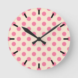 Pink polka dots on cream runde wanduhr